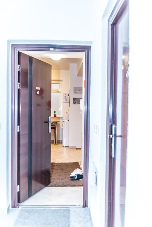 Apartment Flores オシエク エクステリア 写真
